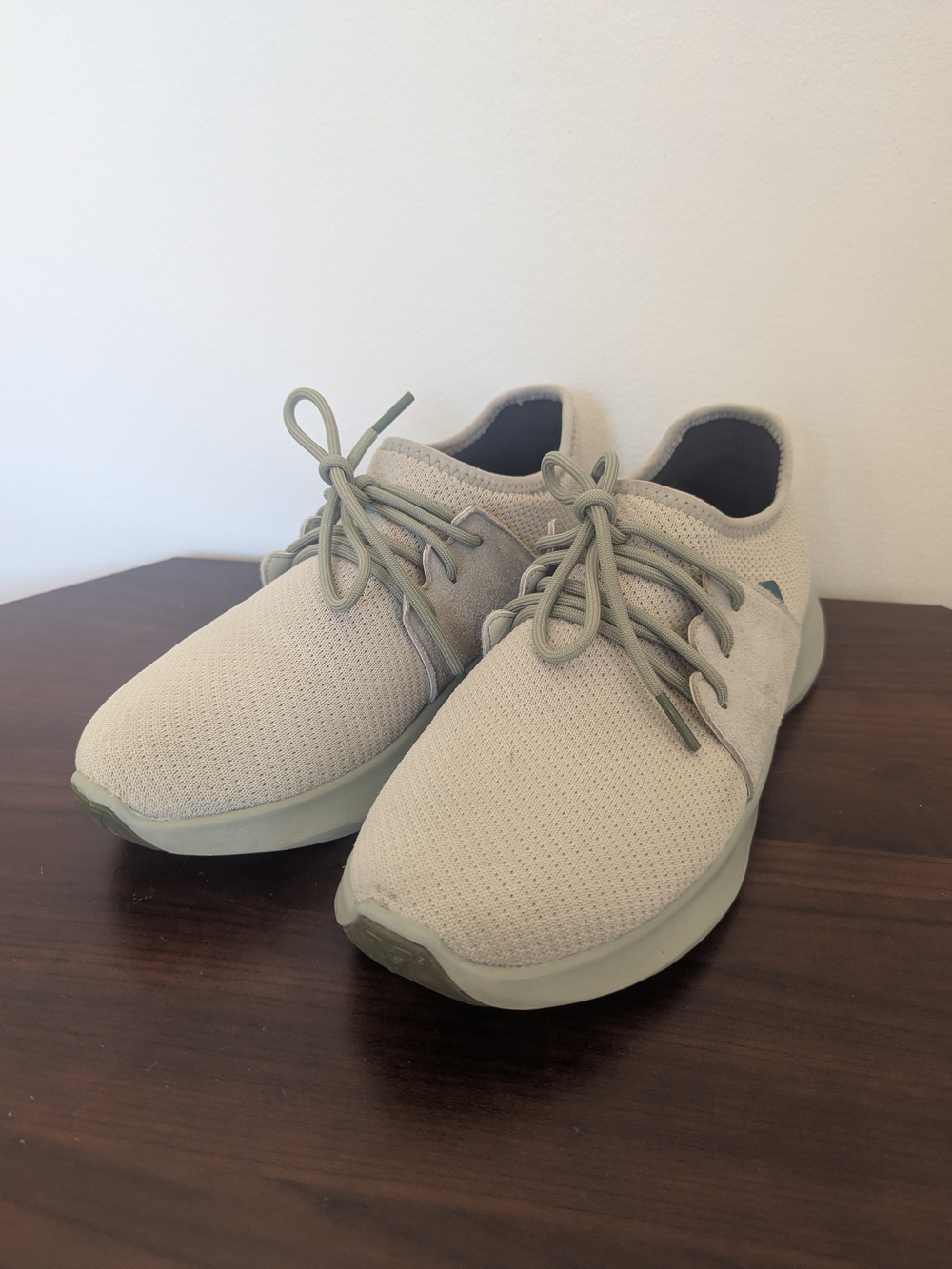 VESSI Everyday Classic Waterproof Sneakers in Light Green Women’s Size 7